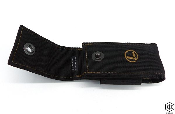 LEATHERMAN®: Nylon Sheath Holster, Black Bronze Stitching, Größe L Vorderansicht geöffnet